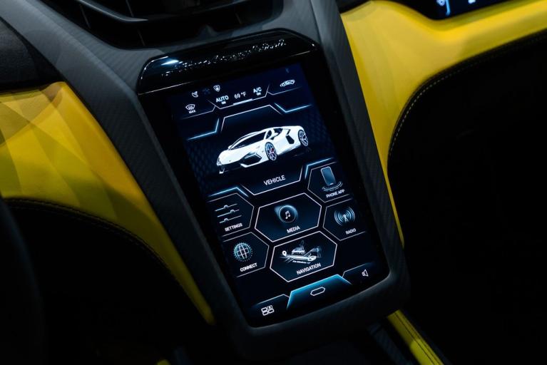 http://www.koenigseggchicago.com/galleria_images/82/82_p41_f.jpg