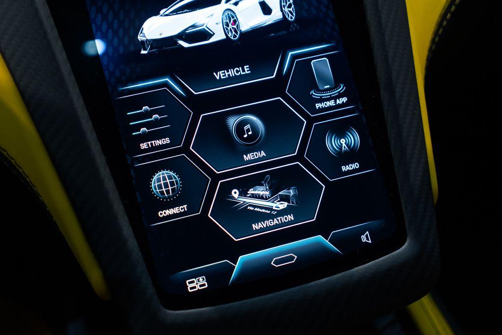 http://www.koenigseggchicago.com/galleria_images/82/82_p43_l.jpg