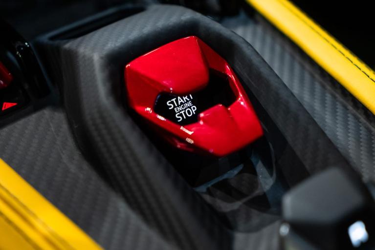 http://www.koenigseggchicago.com/galleria_images/82/82_p44_f.jpg
