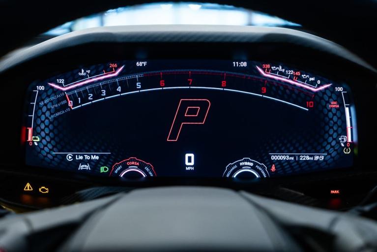 http://www.koenigseggchicago.com/galleria_images/82/82_p47_f.jpg