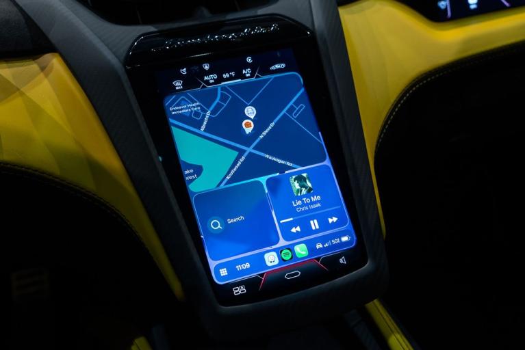 http://www.koenigseggchicago.com/galleria_images/82/82_p48_f.jpg
