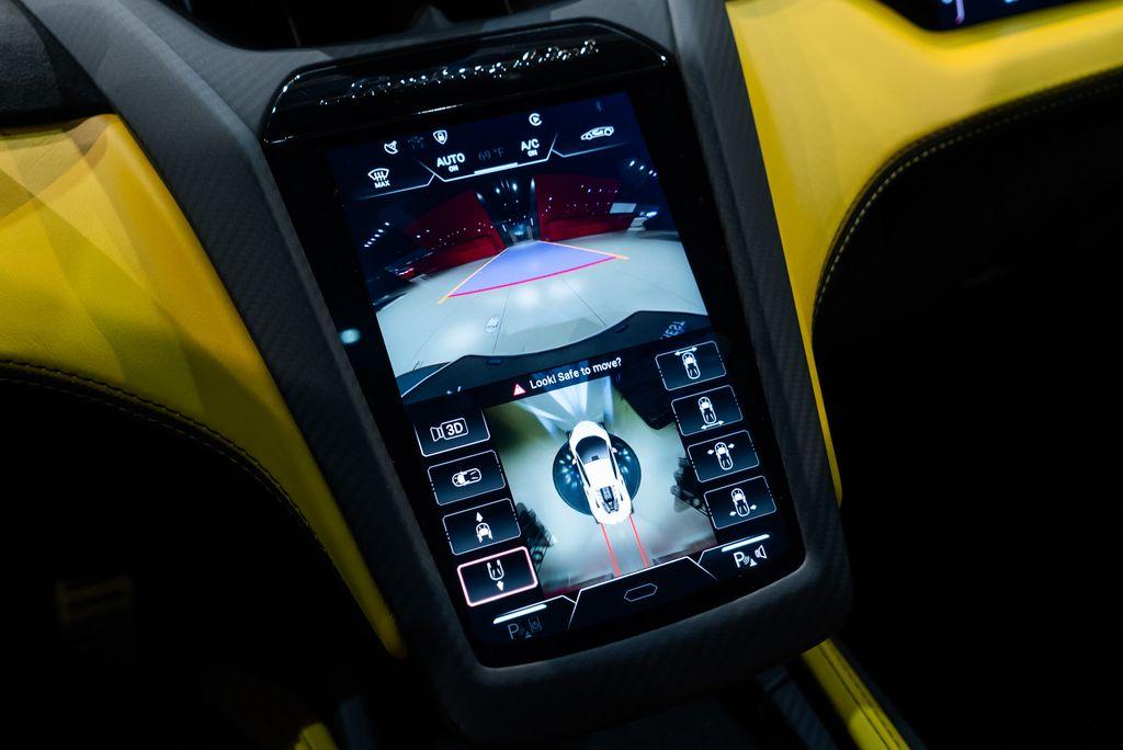 http://www.koenigseggchicago.com/galleria_images/82/82_p49_l.jpg
