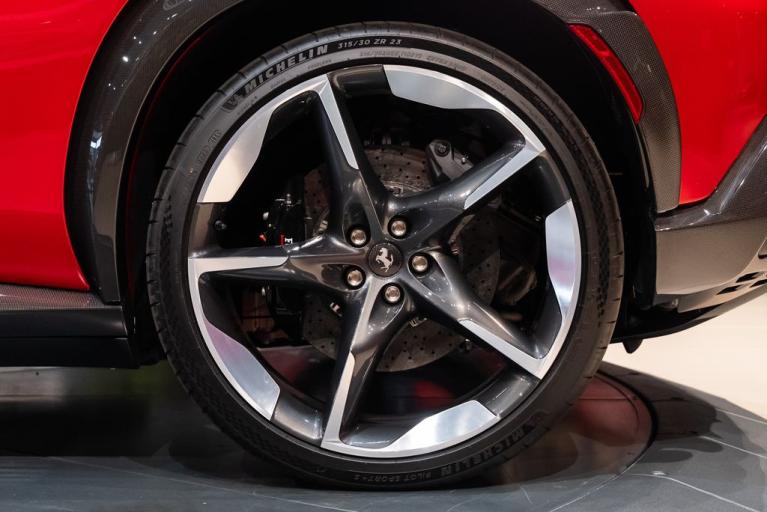 http://www.koenigseggchicago.com/galleria_images/83/83_p14_f.jpg