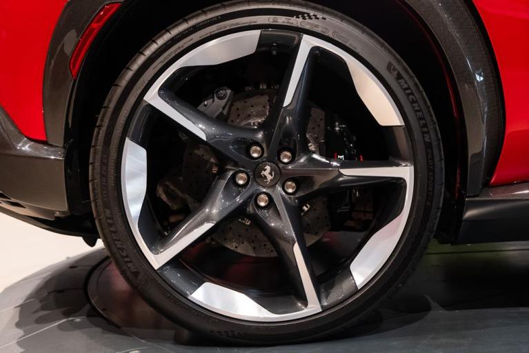 http://www.koenigseggchicago.com/galleria_images/83/83_p15_f.jpg