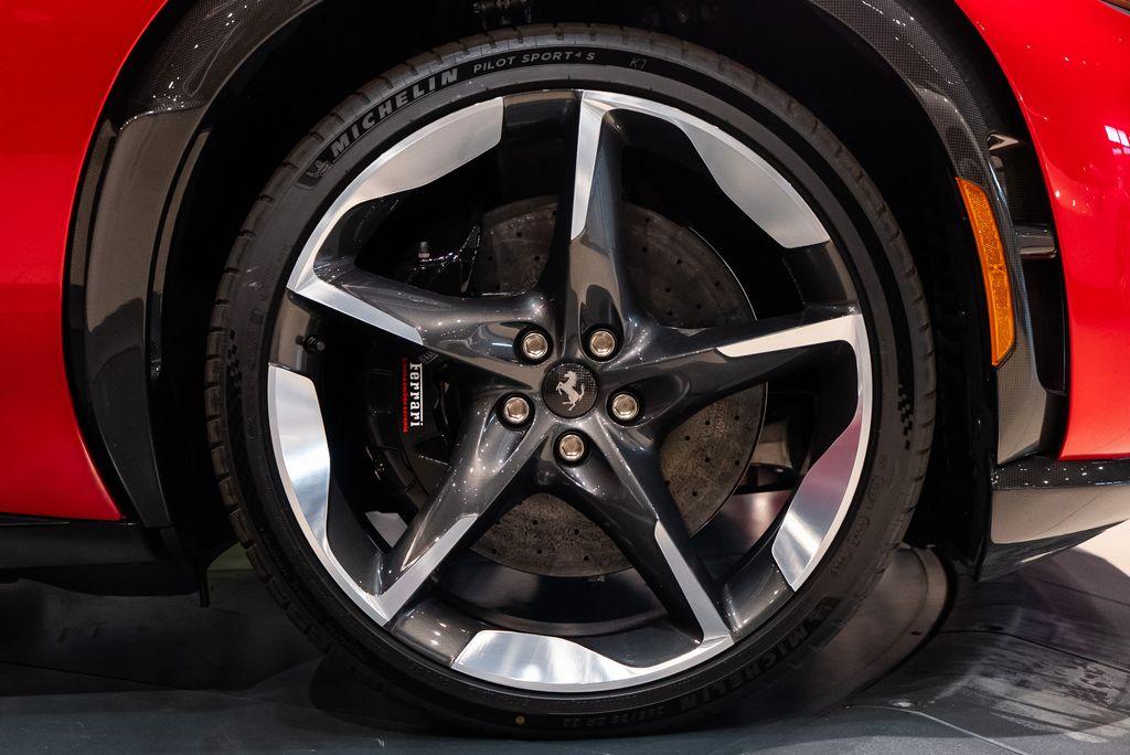 http://www.koenigseggchicago.com/galleria_images/83/83_p16_l.jpg