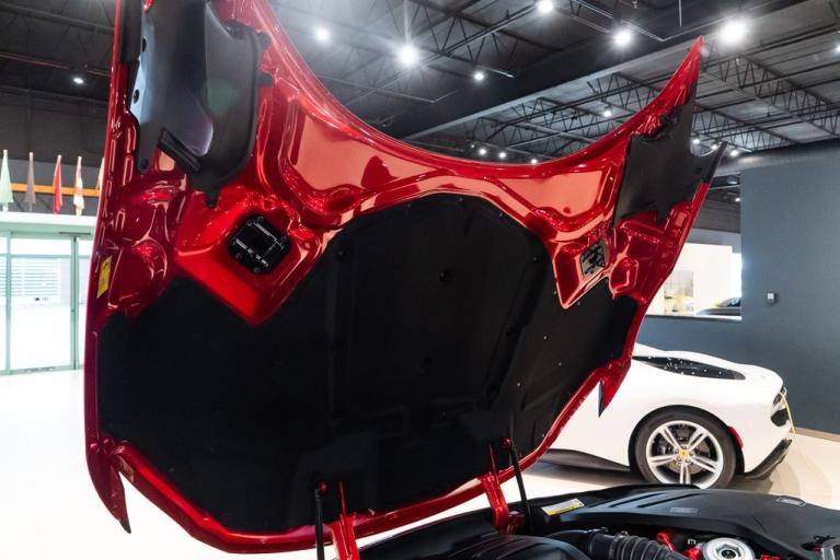 http://www.koenigseggchicago.com/galleria_images/83/83_p20_f.jpg