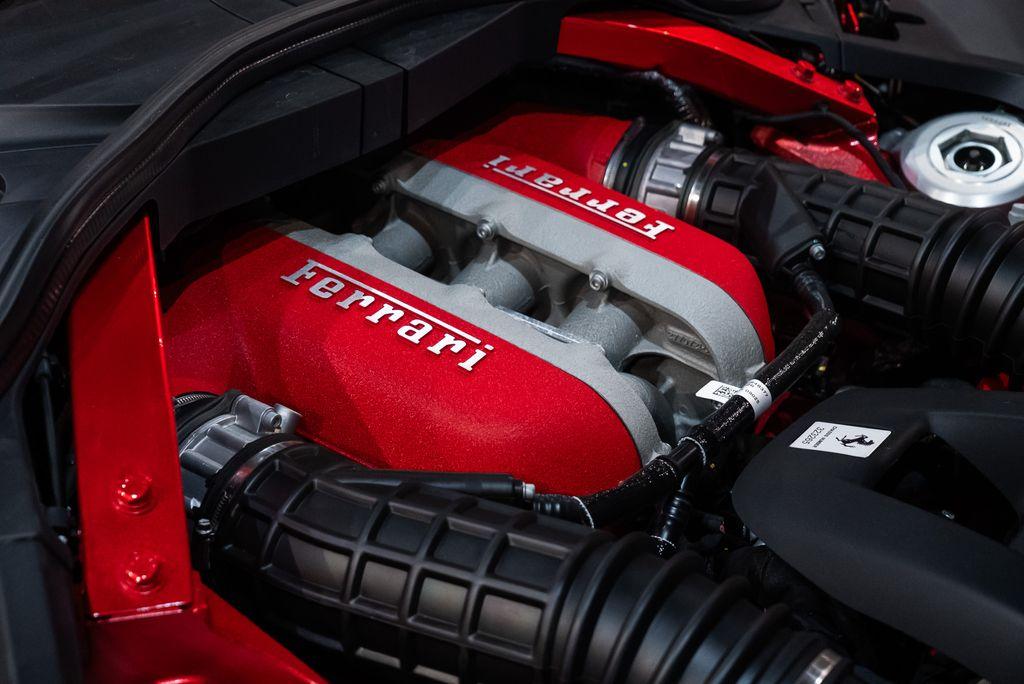 http://www.koenigseggchicago.com/galleria_images/83/83_p22_l.jpg
