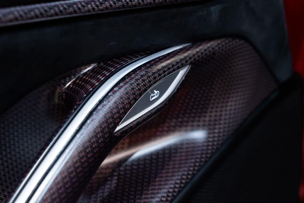 http://www.koenigseggchicago.com/galleria_images/83/83_p27_l.jpg
