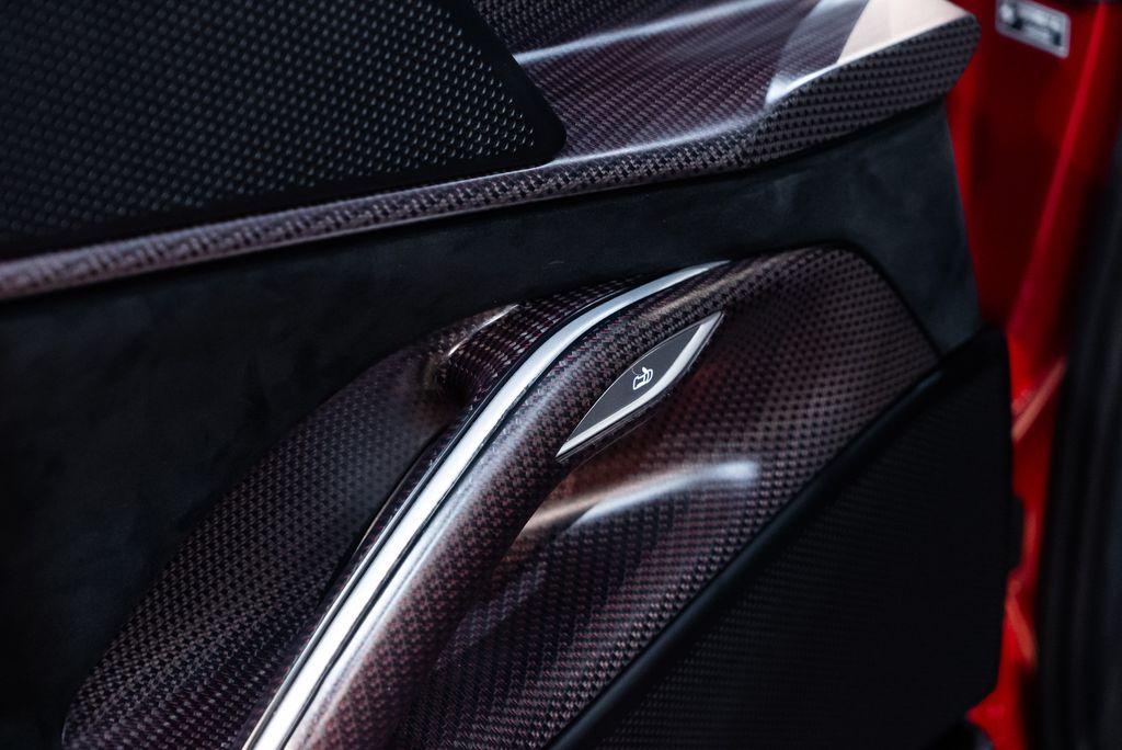 http://www.koenigseggchicago.com/galleria_images/83/83_p28_l.jpg