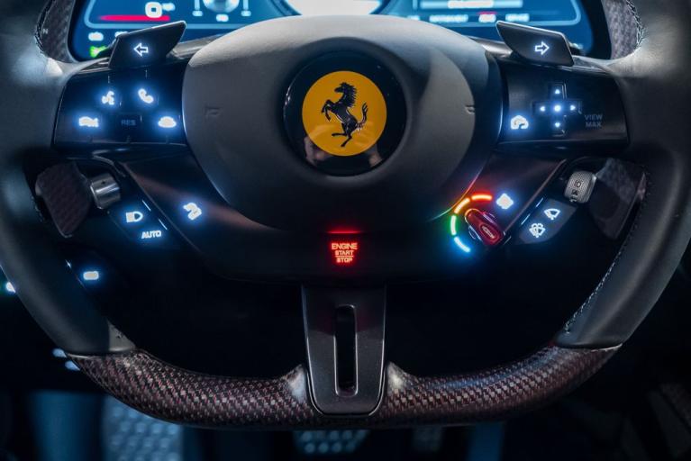 http://www.koenigseggchicago.com/galleria_images/83/83_p32_f.jpg