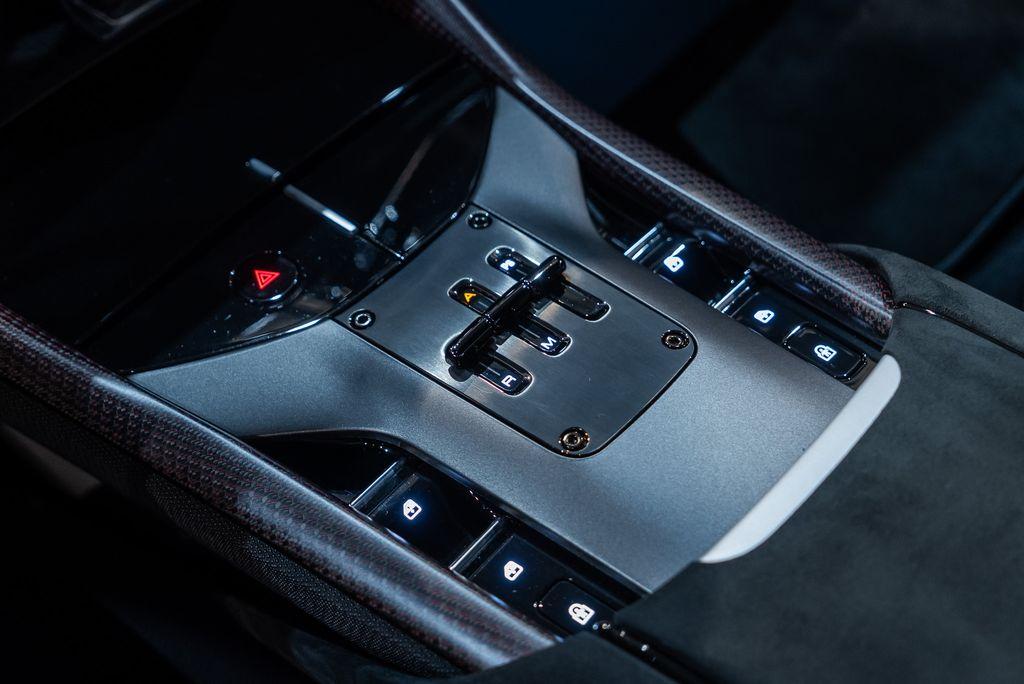 http://www.koenigseggchicago.com/galleria_images/83/83_p41_l.jpg