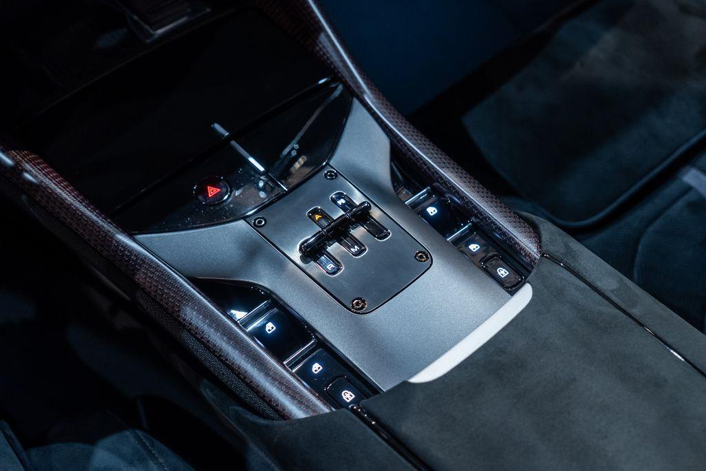http://www.koenigseggchicago.com/galleria_images/83/83_p44_l.jpg