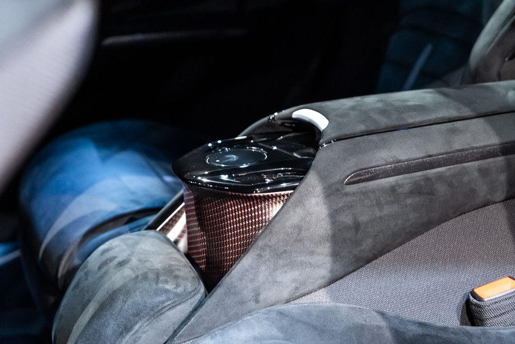 http://www.koenigseggchicago.com/galleria_images/83/83_p51_l.jpg