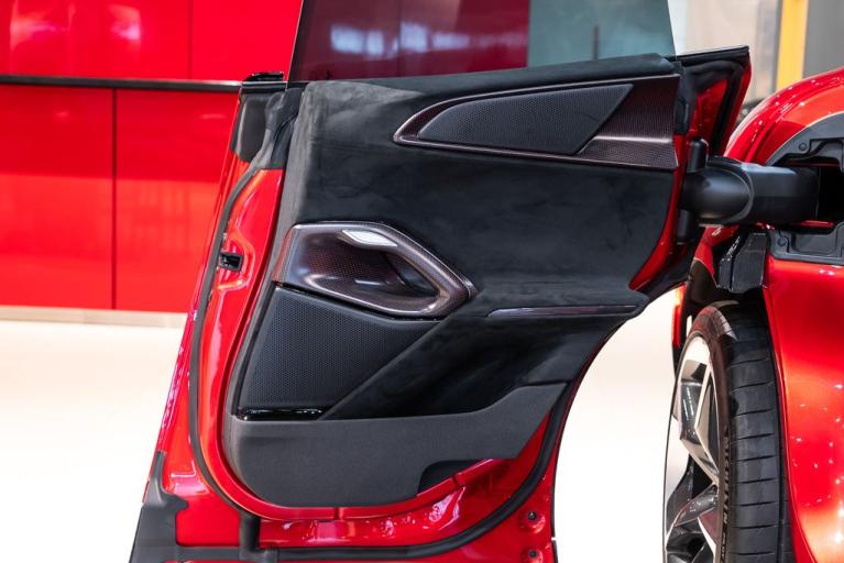 http://www.koenigseggchicago.com/galleria_images/83/83_p53_f.jpg