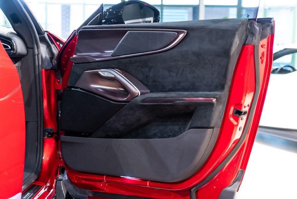 http://www.koenigseggchicago.com/galleria_images/83/83_p61_l.jpg