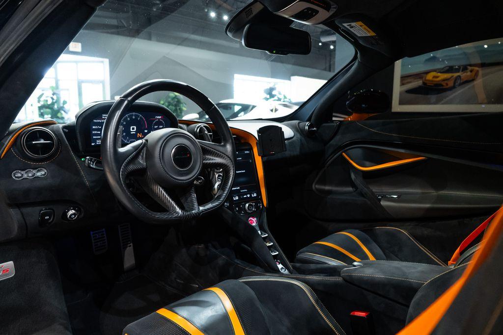 http://www.koenigseggchicago.com/galleria_images/85/85_p19_l.jpg