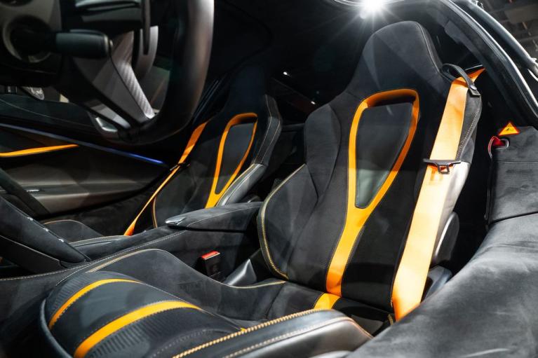 http://www.koenigseggchicago.com/galleria_images/85/85_p22_f.jpg