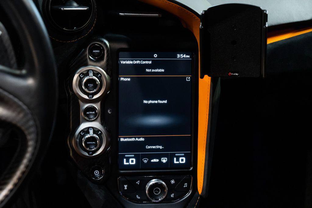 http://www.koenigseggchicago.com/galleria_images/85/85_p24_l.jpg