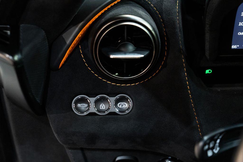 http://www.koenigseggchicago.com/galleria_images/85/85_p25_l.jpg