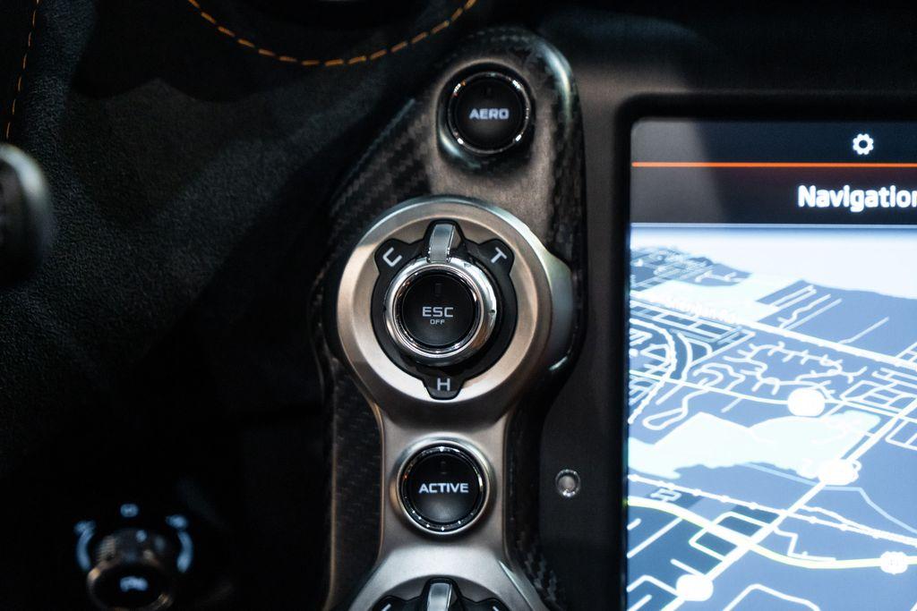 http://www.koenigseggchicago.com/galleria_images/85/85_p28_l.jpg