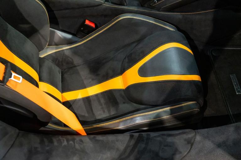 http://www.koenigseggchicago.com/galleria_images/85/85_p35_f.jpg