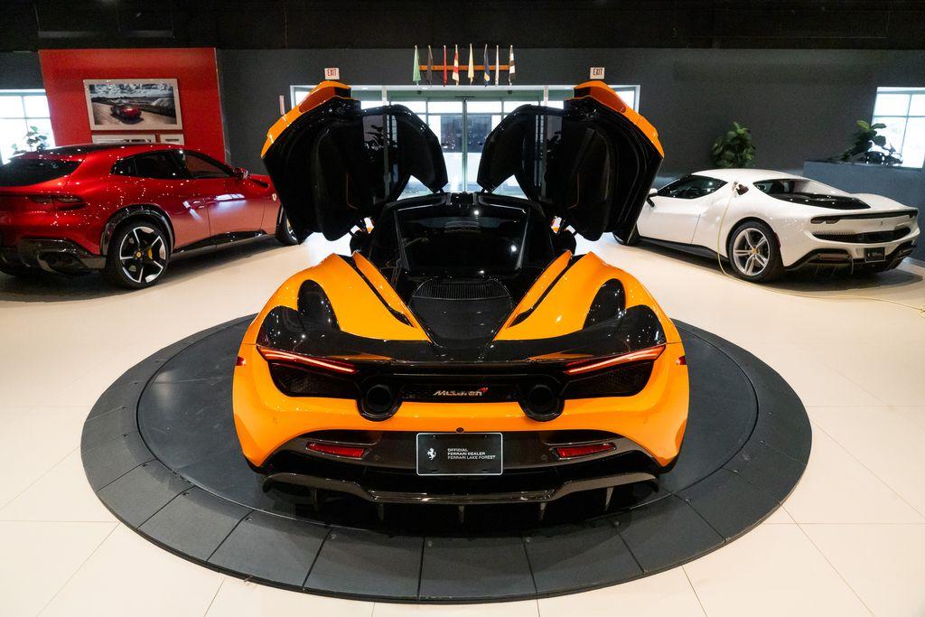 http://www.koenigseggchicago.com/galleria_images/85/85_p37_l.jpg