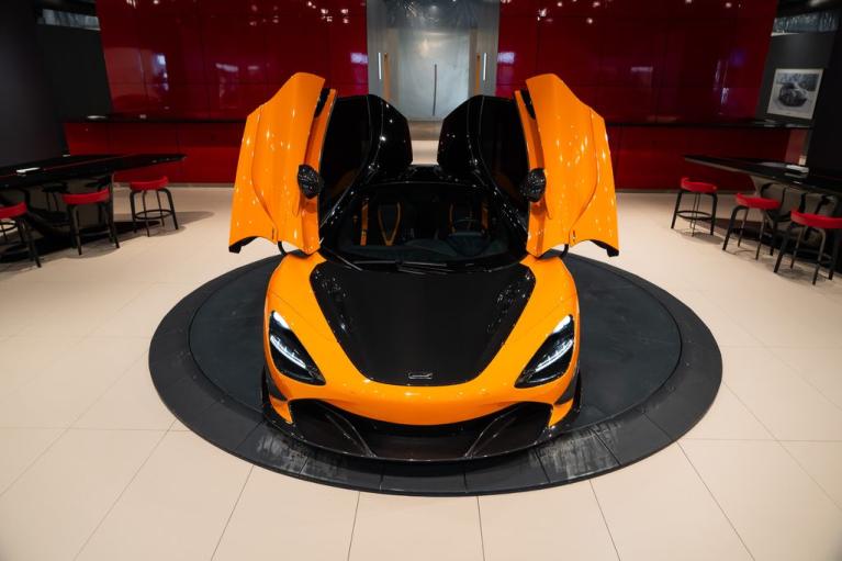 http://www.koenigseggchicago.com/galleria_images/85/85_p38_f.jpg