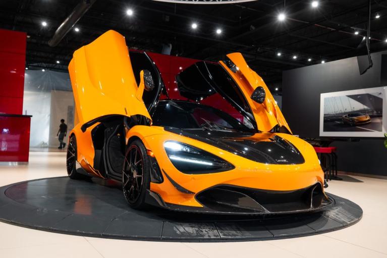 http://www.koenigseggchicago.com/galleria_images/85/85_p39_f.jpg