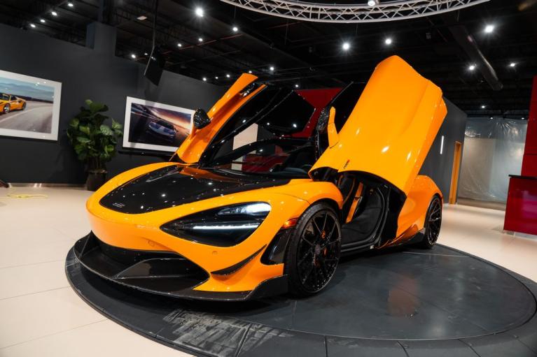 http://www.koenigseggchicago.com/galleria_images/85/85_p40_f.jpg