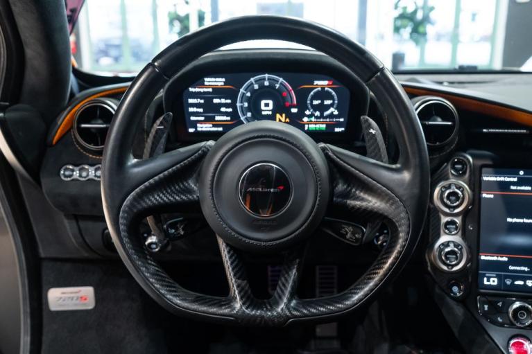 http://www.koenigseggchicago.com/galleria_images/85/85_p5_f.jpg