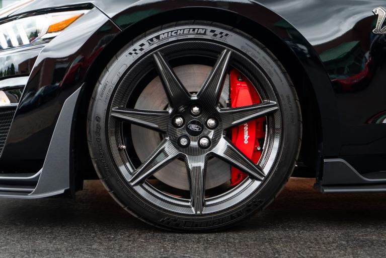 http://www.koenigseggchicago.com/galleria_images/86/86_p12_f.jpg