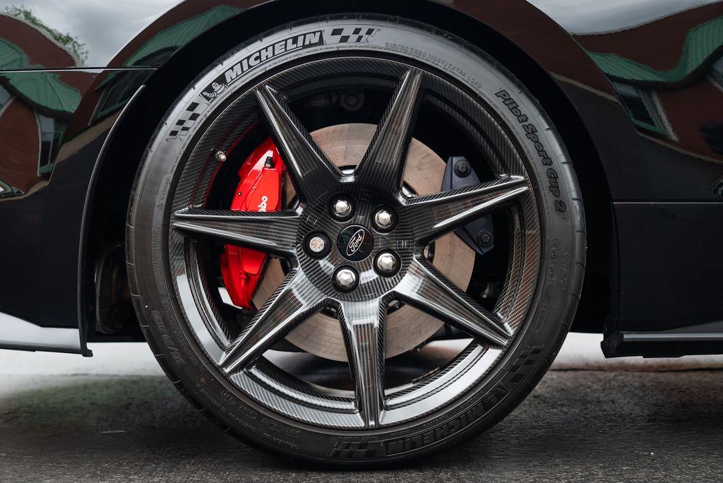 http://www.koenigseggchicago.com/galleria_images/86/86_p14_l.jpg