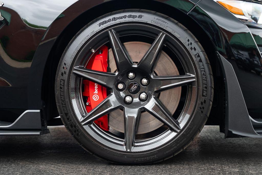 http://www.koenigseggchicago.com/galleria_images/86/86_p15_l.jpg
