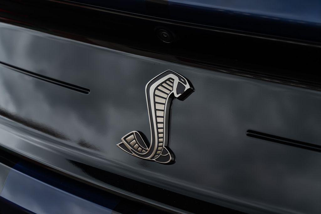 http://www.koenigseggchicago.com/galleria_images/86/86_p17_l.jpg