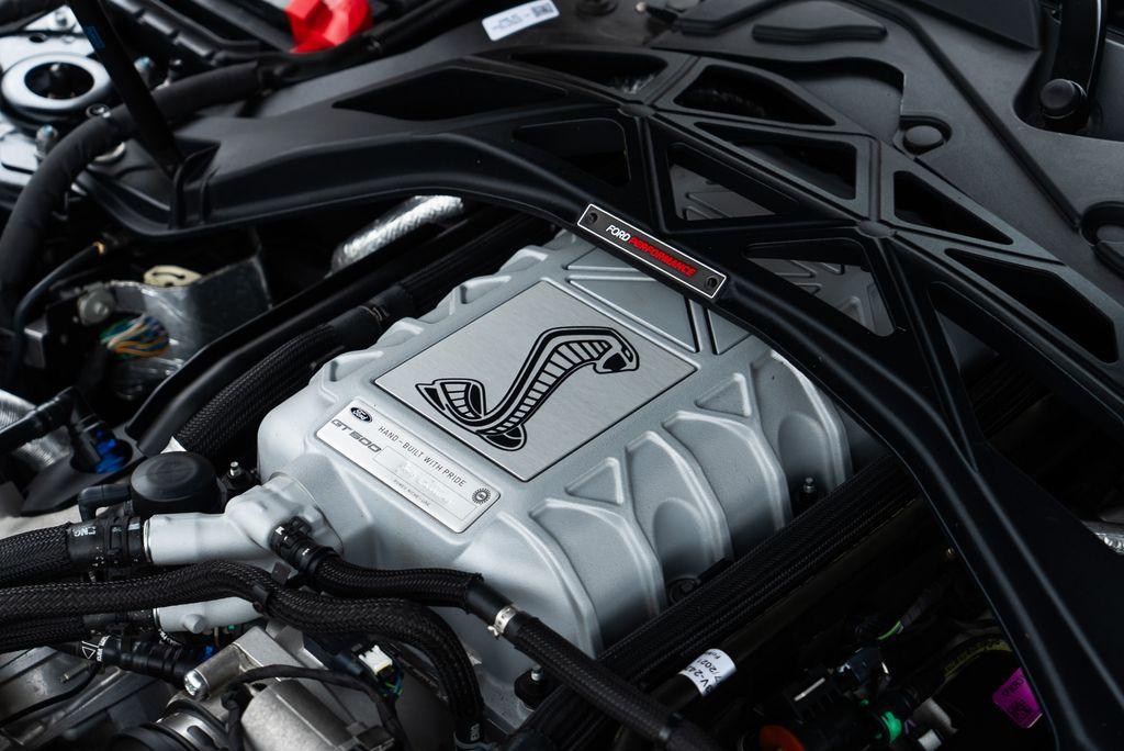 http://www.koenigseggchicago.com/galleria_images/86/86_p22_l.jpg