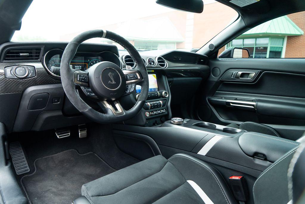 http://www.koenigseggchicago.com/galleria_images/86/86_p23_l.jpg