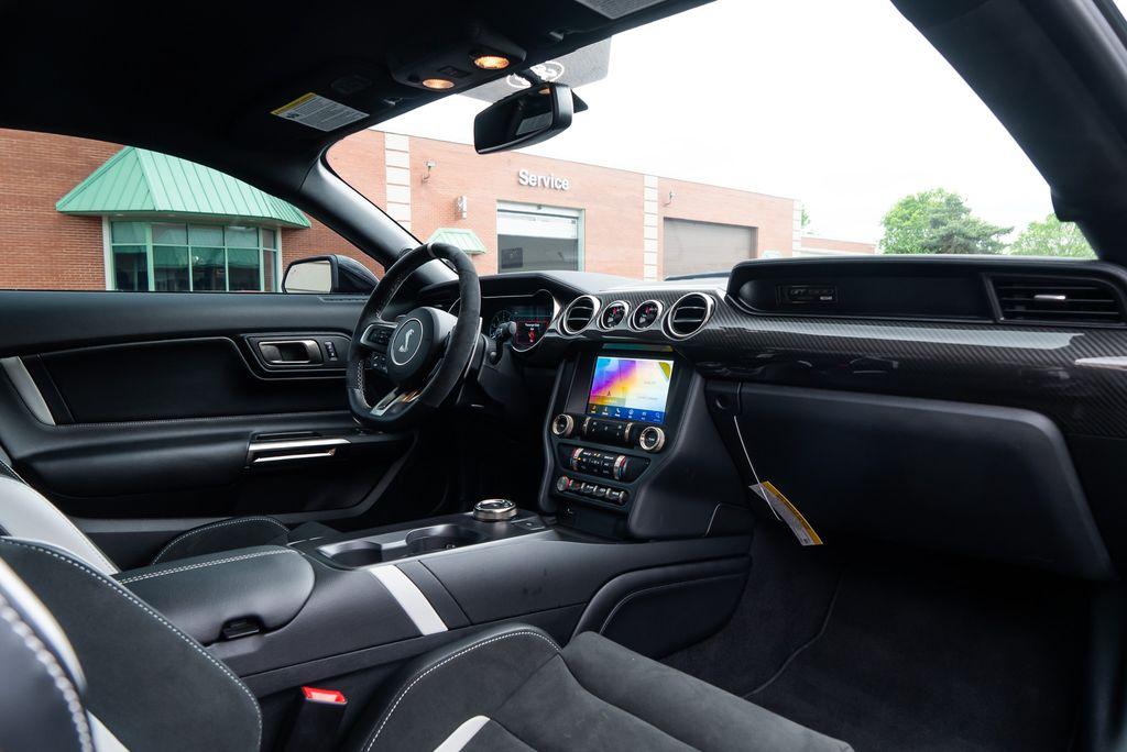 http://www.koenigseggchicago.com/galleria_images/86/86_p39_l.jpg