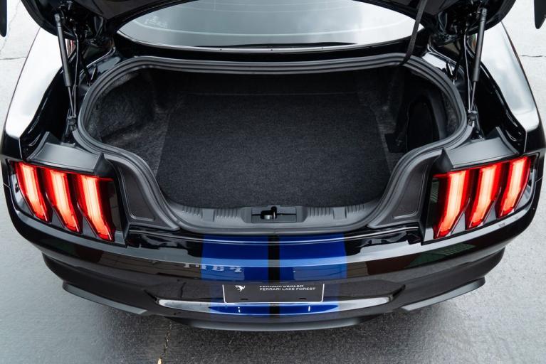 http://www.koenigseggchicago.com/galleria_images/86/86_p45_f.jpg