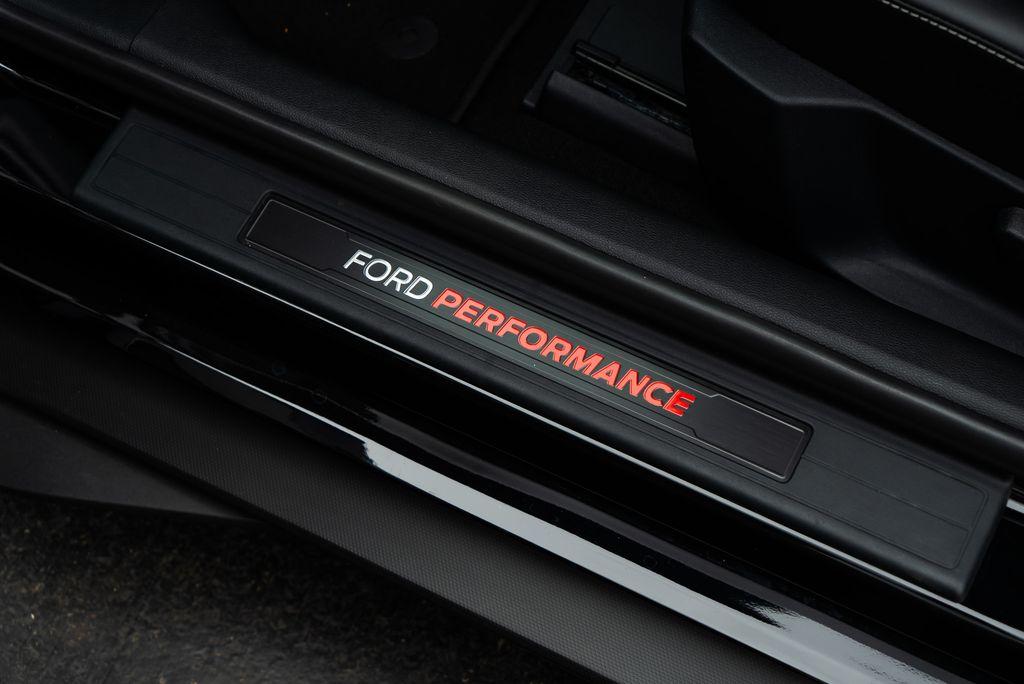 http://www.koenigseggchicago.com/galleria_images/86/86_p49_l.jpg