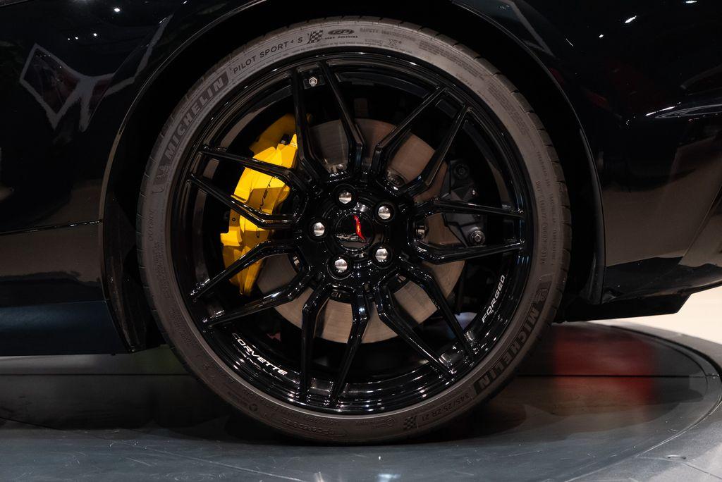 http://www.koenigseggchicago.com/galleria_images/87/87_p10_l.jpg