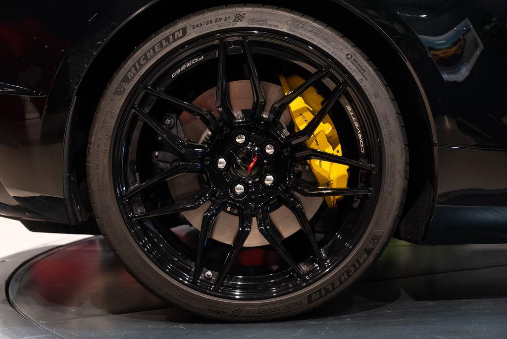 http://www.koenigseggchicago.com/galleria_images/87/87_p11_l.jpg