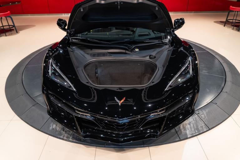 http://www.koenigseggchicago.com/galleria_images/87/87_p13_f.jpg