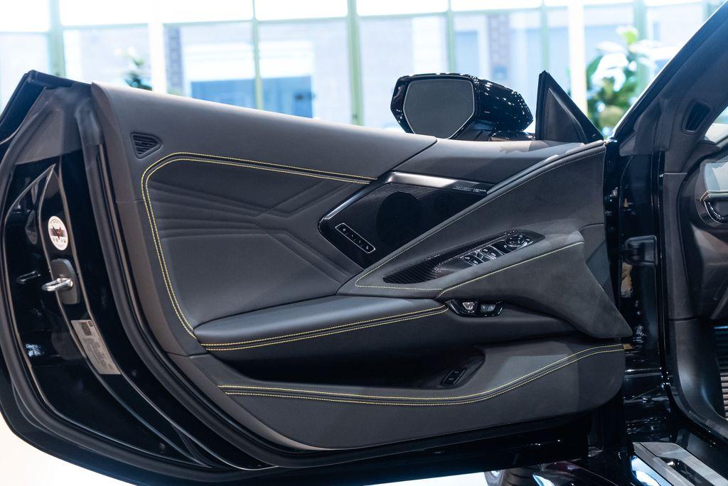 http://www.koenigseggchicago.com/galleria_images/87/87_p17_l.jpg