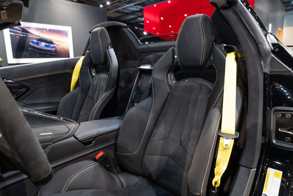 http://www.koenigseggchicago.com/galleria_images/87/87_p21_l.jpg