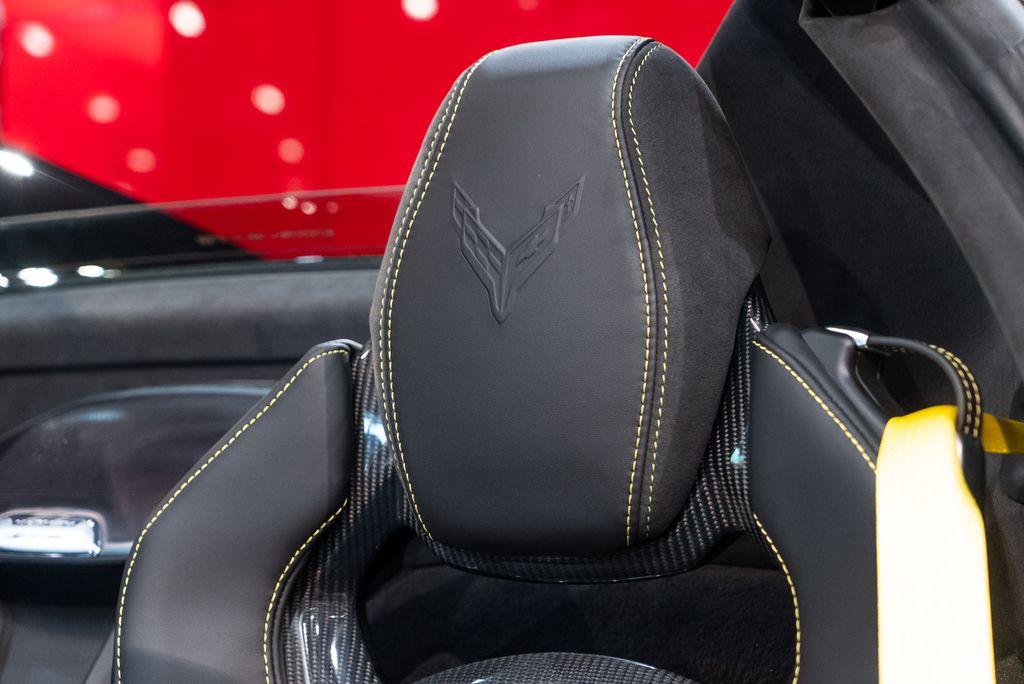 http://www.koenigseggchicago.com/galleria_images/87/87_p22_l.jpg