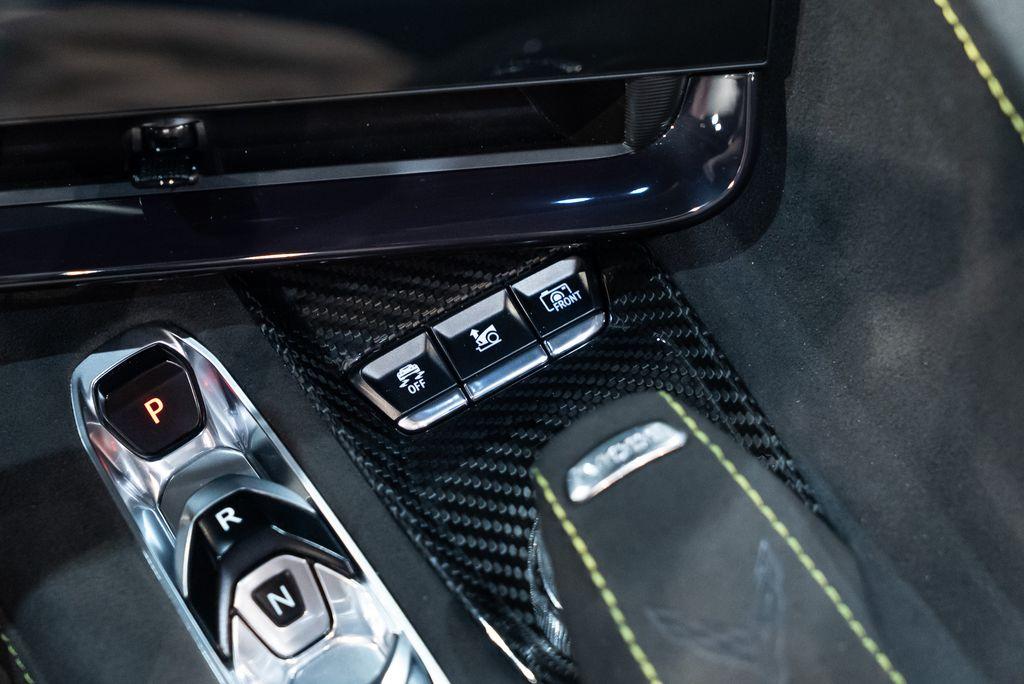 http://www.koenigseggchicago.com/galleria_images/87/87_p32_l.jpg