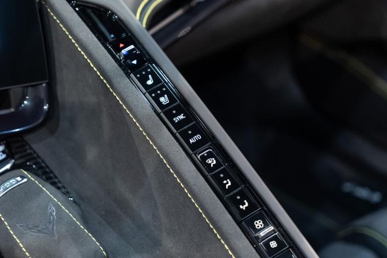 http://www.koenigseggchicago.com/galleria_images/87/87_p33_f.jpg