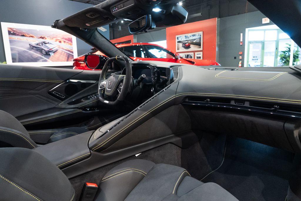 http://www.koenigseggchicago.com/galleria_images/87/87_p39_l.jpg