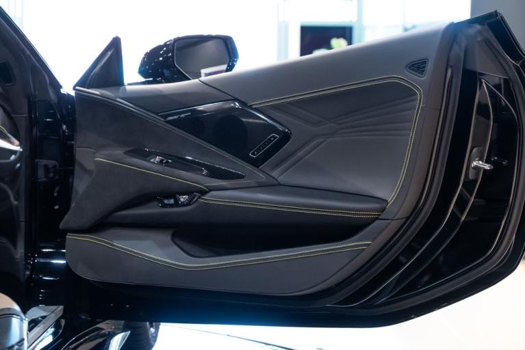 http://www.koenigseggchicago.com/galleria_images/87/87_p42_f.jpg