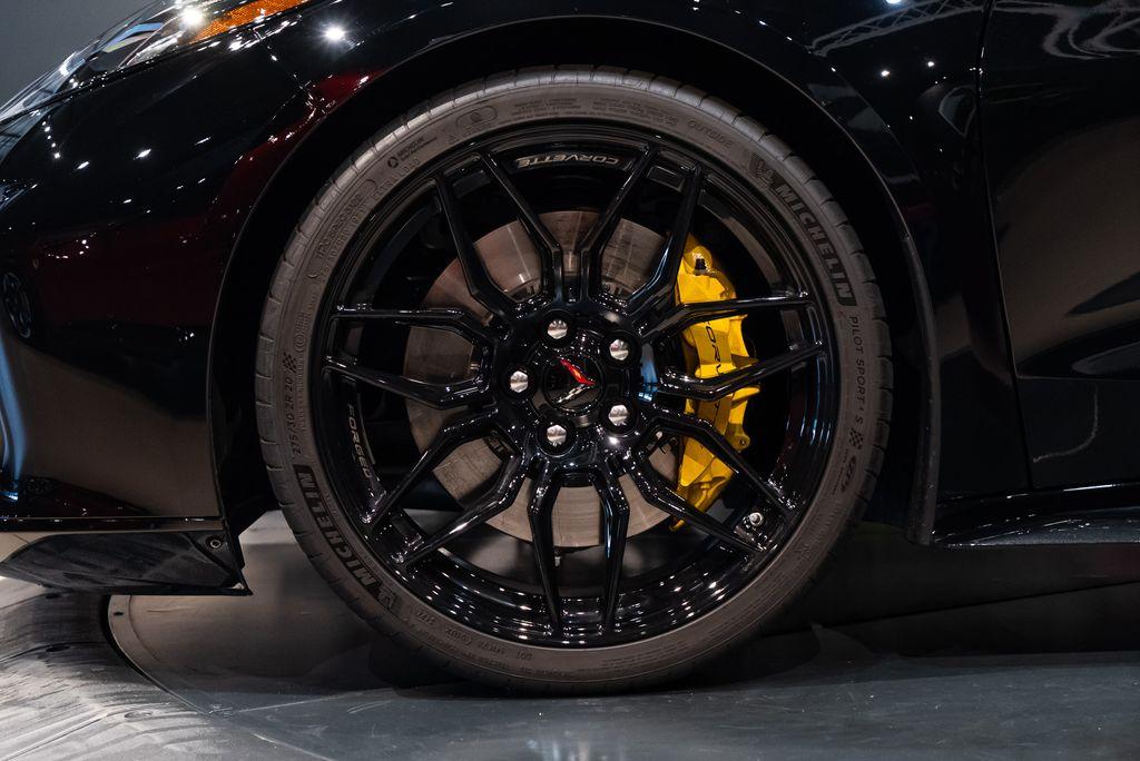 http://www.koenigseggchicago.com/galleria_images/87/87_p9_l.jpg